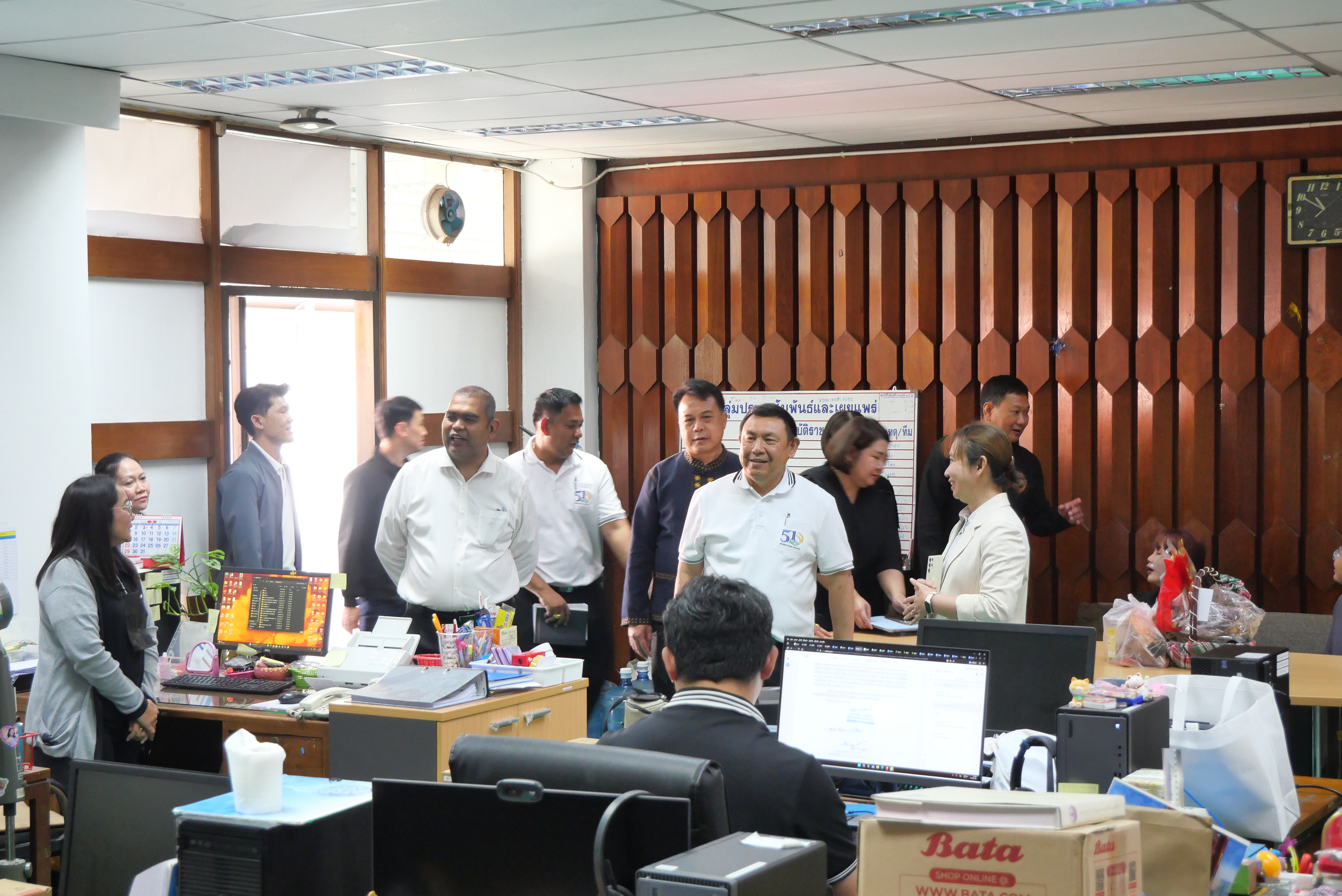 title - เลขาธิการ ส.ป.ก. ตรวจเยี่ยมบุคลากร ส.ป.ก. ถนนราชดำเนินนอก